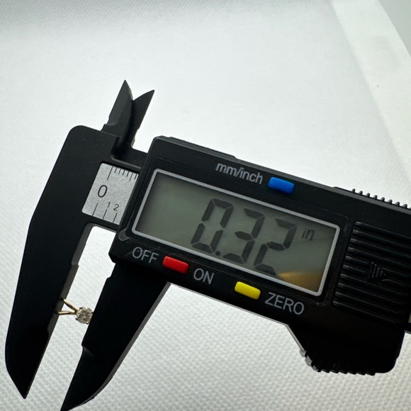 14k Yellow Gold Diamond Solitaire Pendant Round 4 Prong, 0.15 TCW, 0.24g - Picture 14 of 15